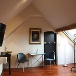 Bed & Breakfast Art-be-and-b -studios