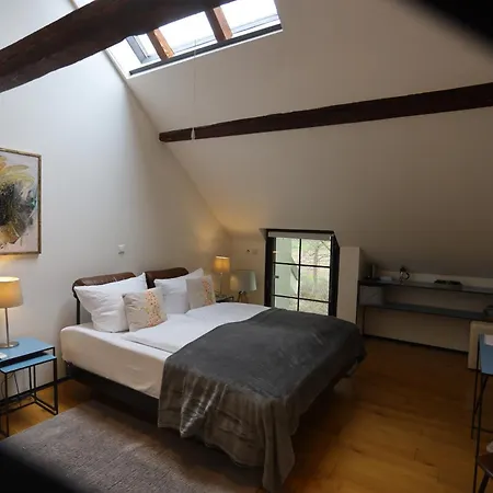 Art-be-and-b -studios Bed & Breakfast 3*